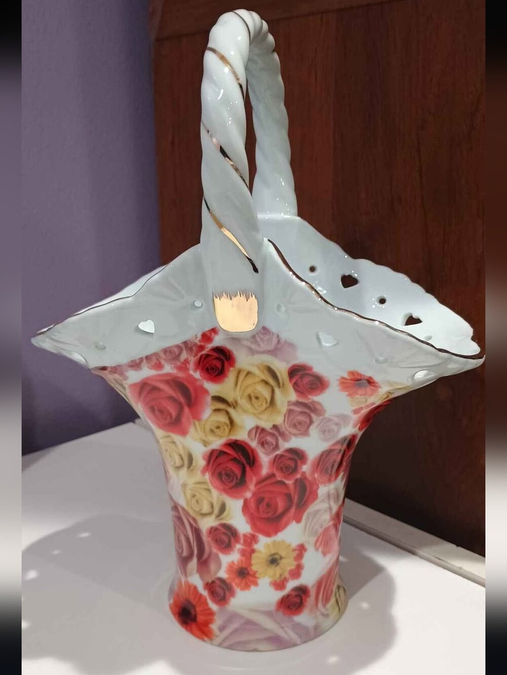 Flower Porcelain Rose-Print Decorative Basket Vase with Gold Trim